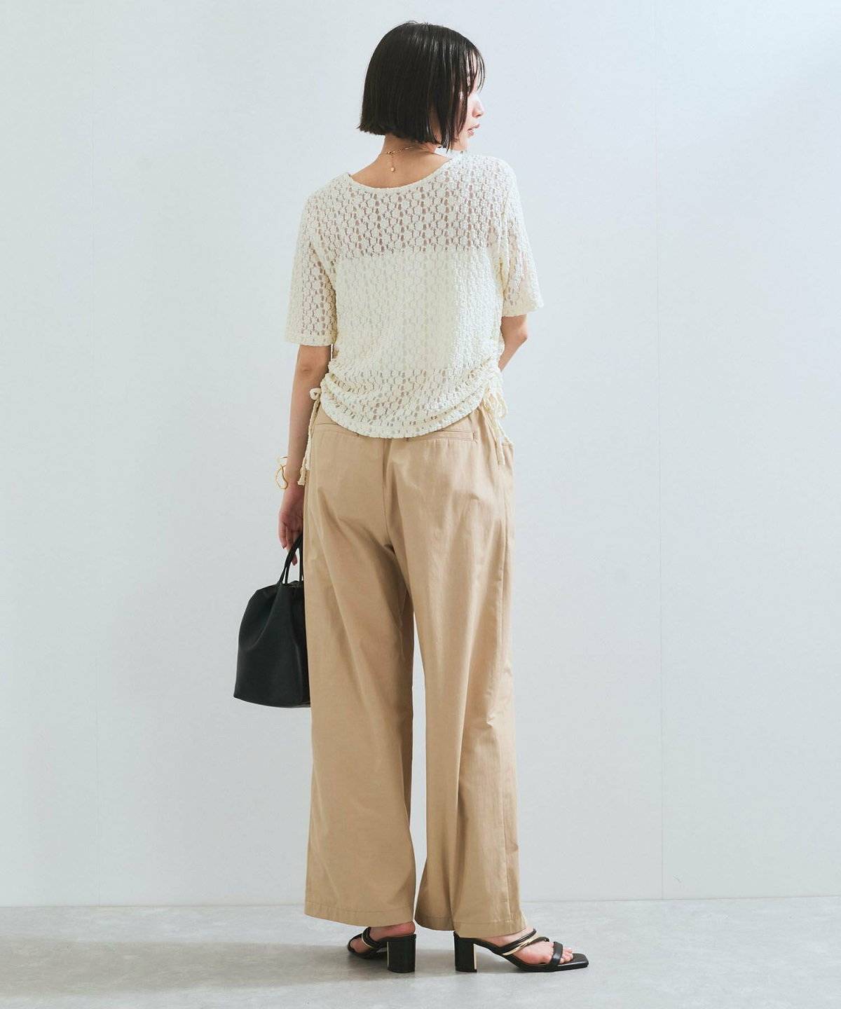 夏コーデの女性