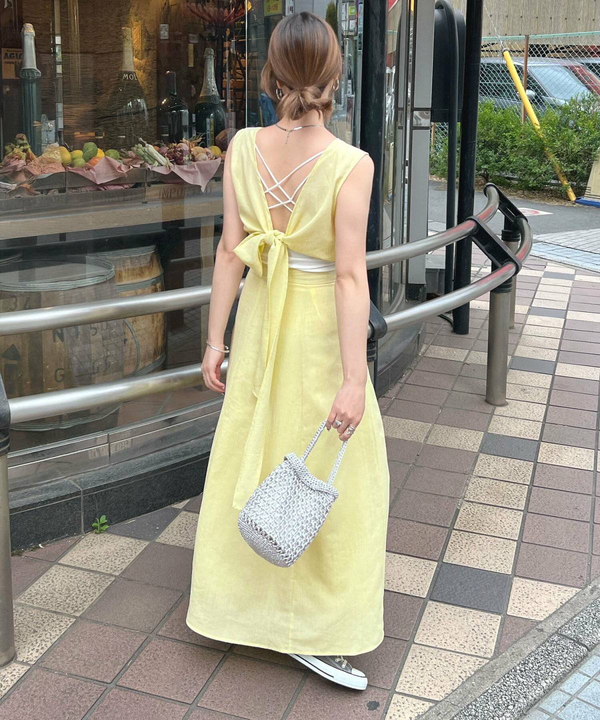 夏コーデの女性