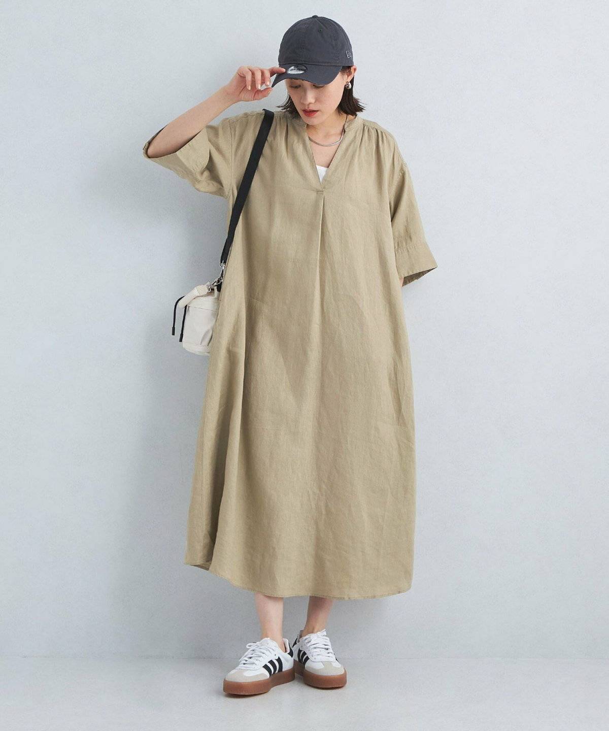 夏コーデの女性