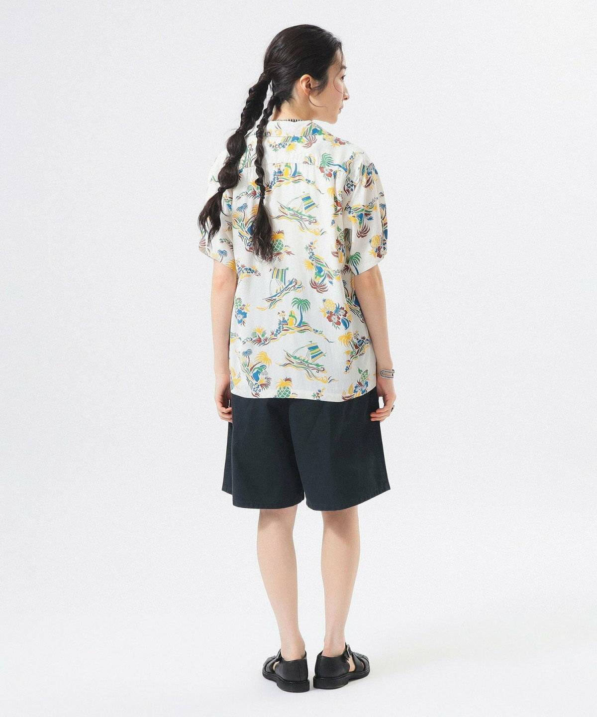 アロハシャツを使ったモノトーンコーデ