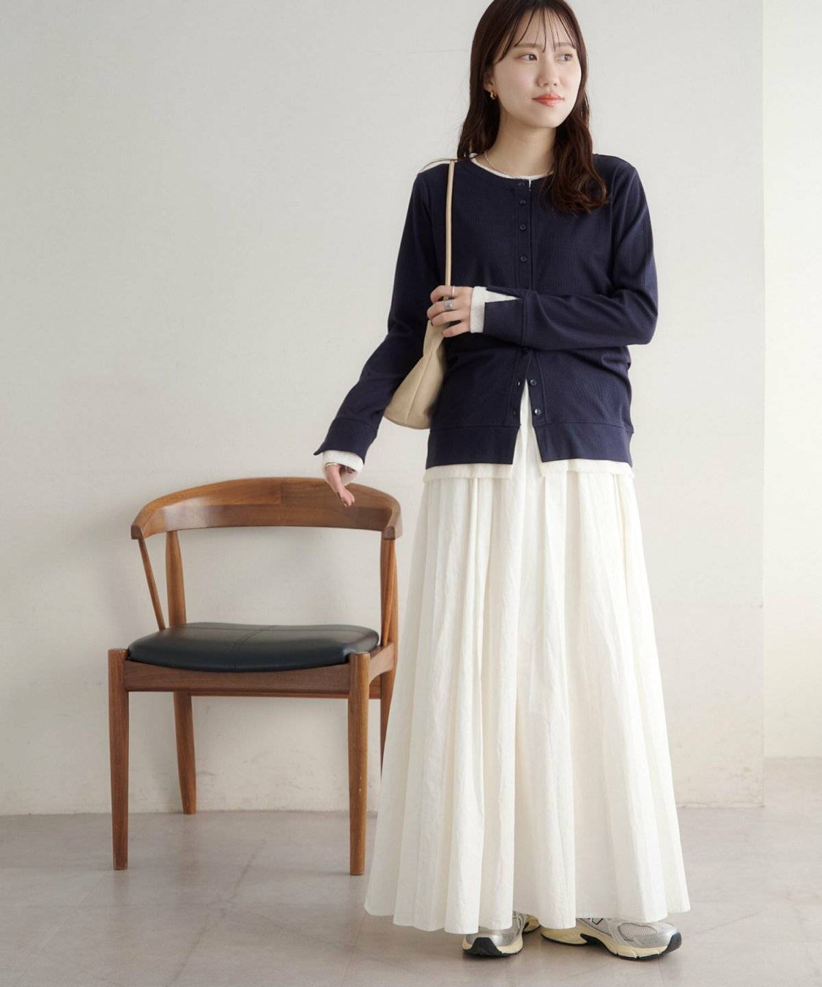 スカートを履いた女性