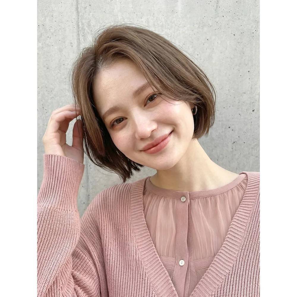 ナチュラルなセンターパートボブ