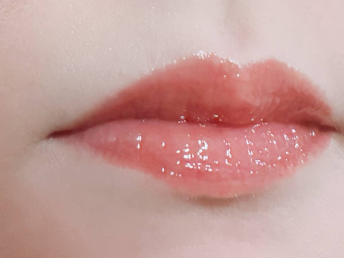2aN トゥーエーエヌ グレイズバウンシングティント 04 ピーチシュー ティントリップ 塗布後 筆者口元