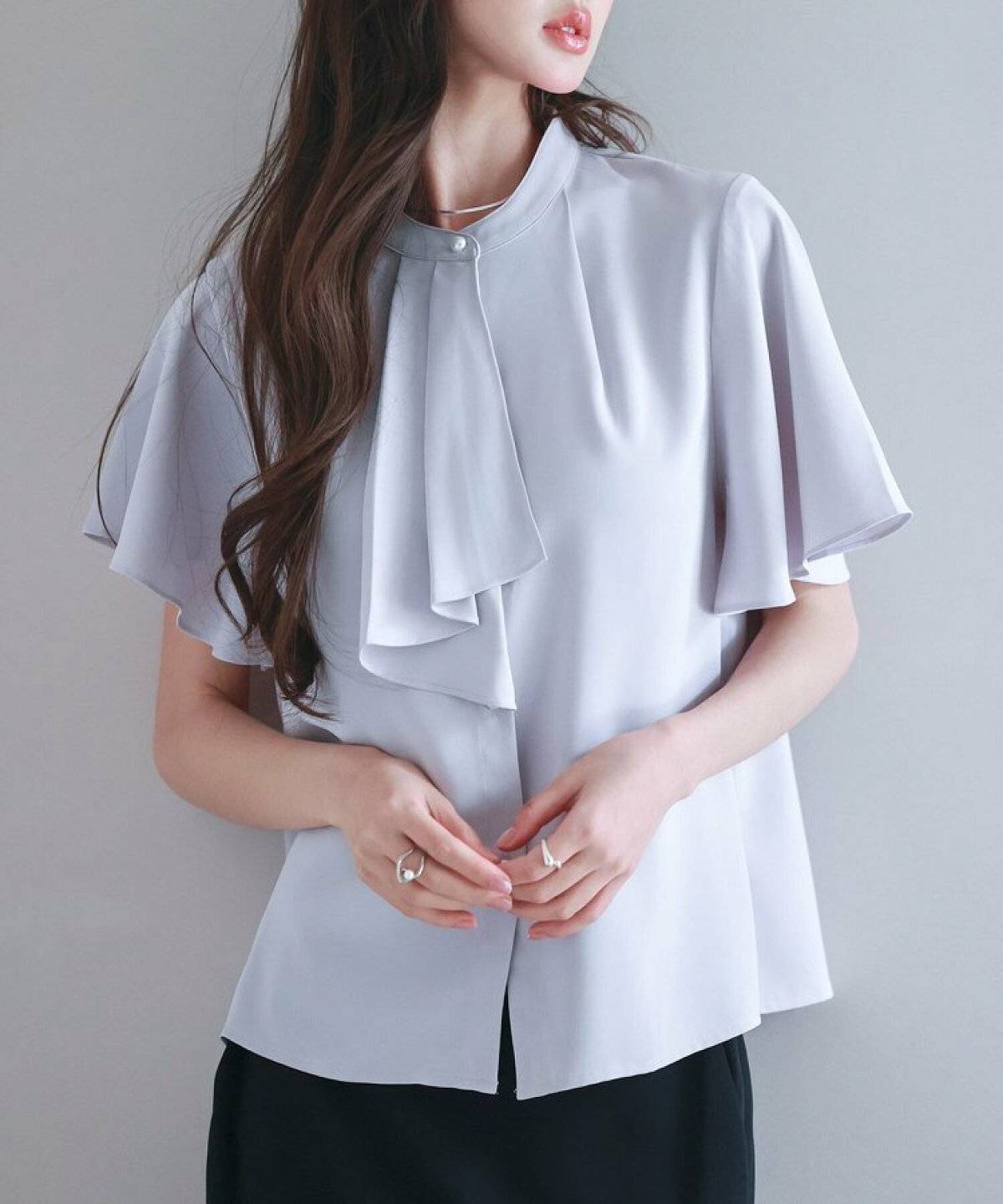 スカートコーデの女性