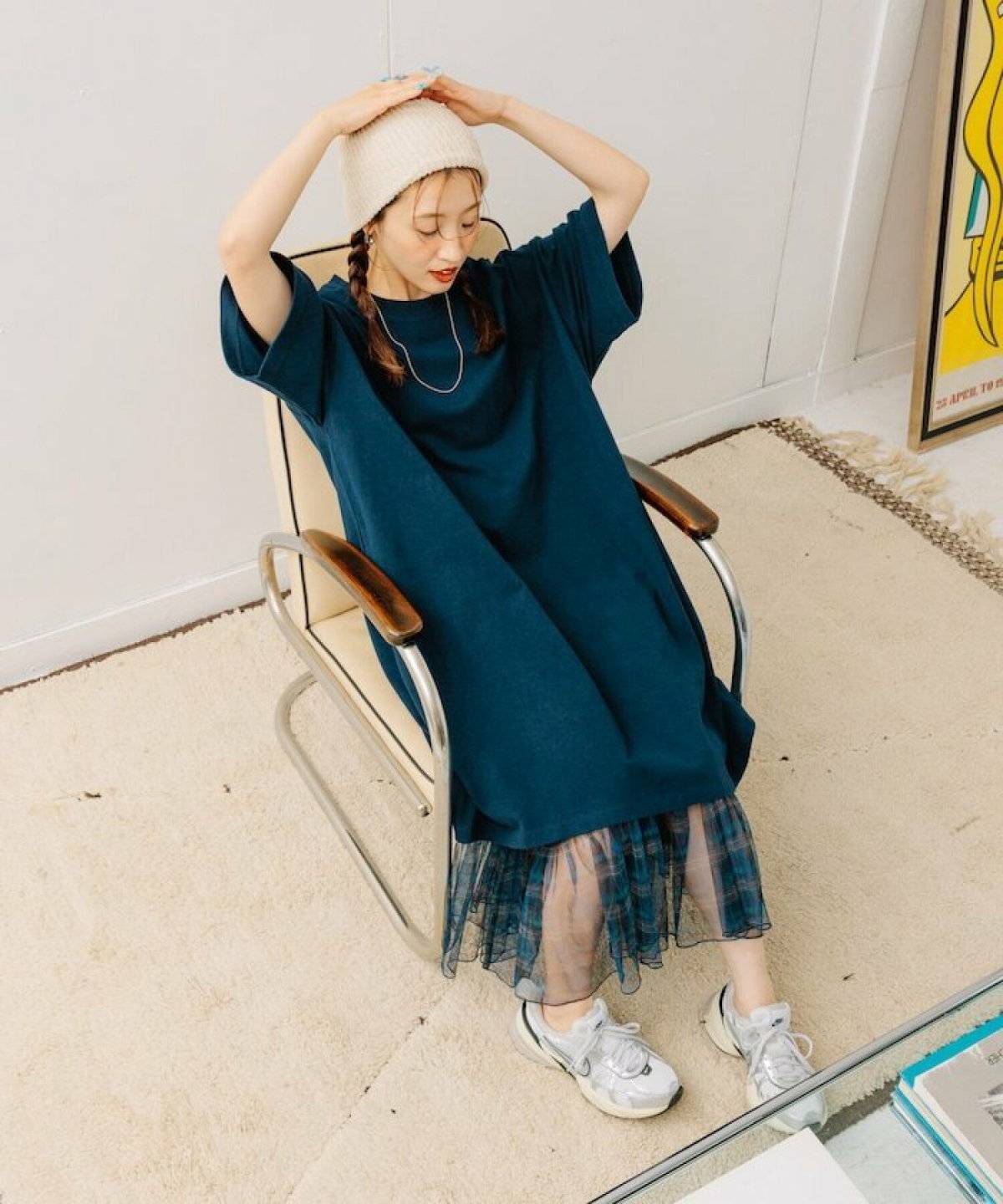 スカートコーデの女性