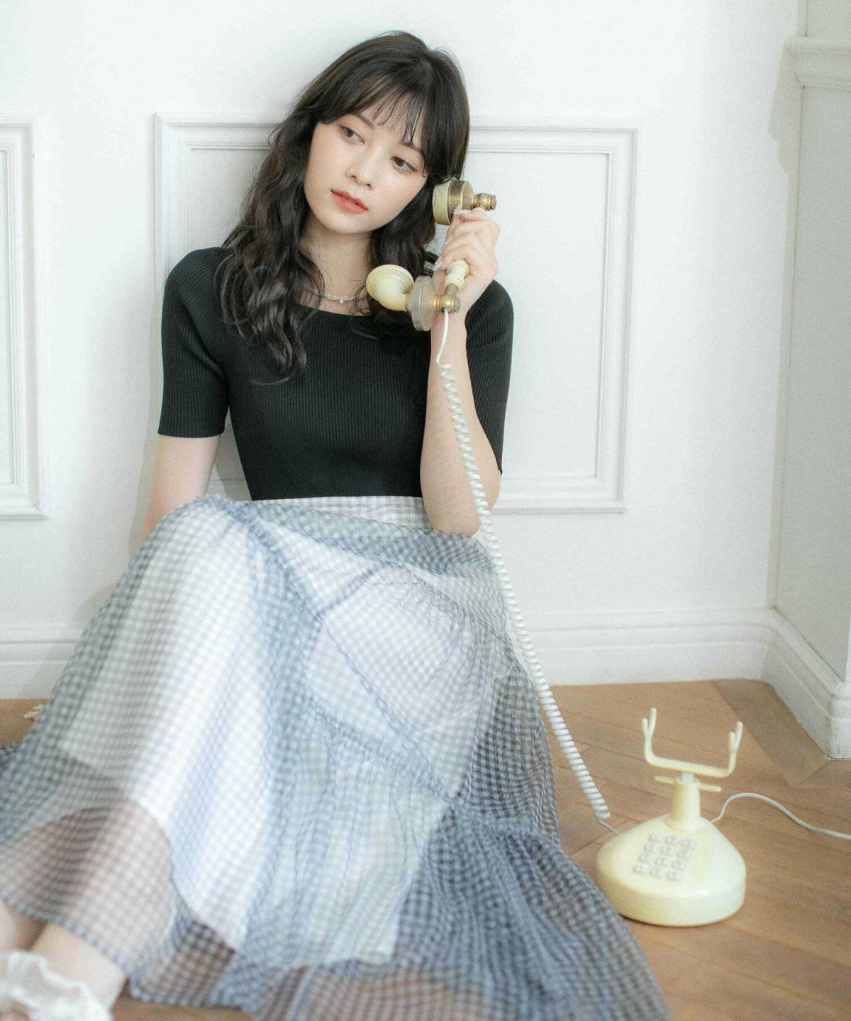 スカートコーデの女性