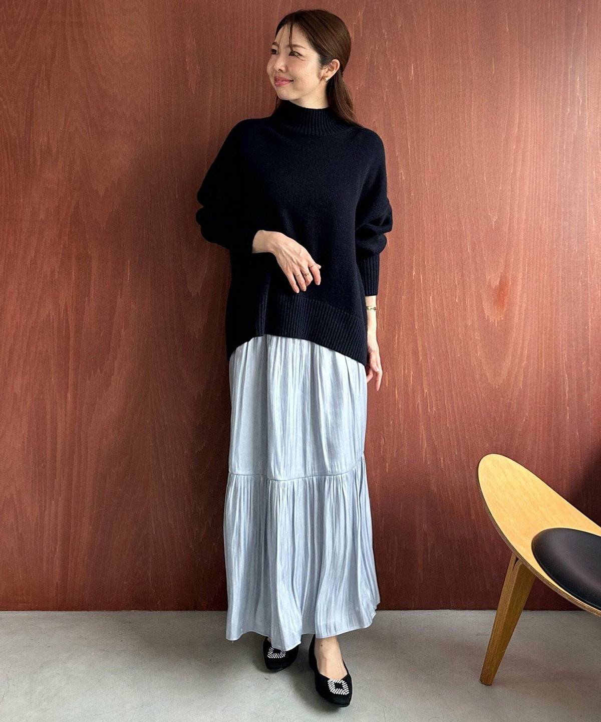 スカートコーデの女性