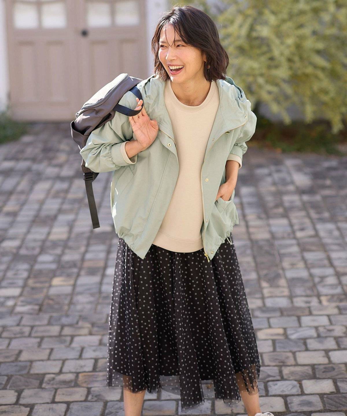 スカートコーデの女性