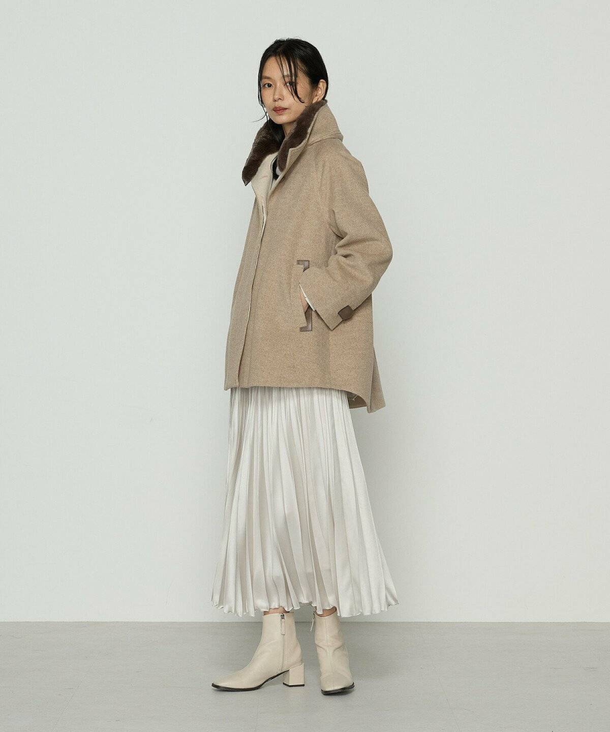 スカートコーデの女性