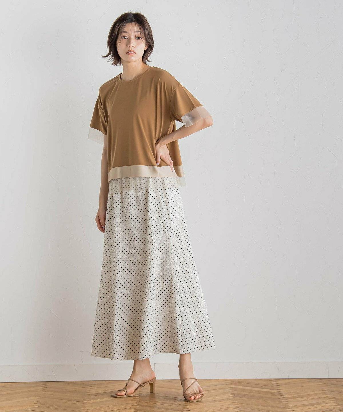 春コーデの女性