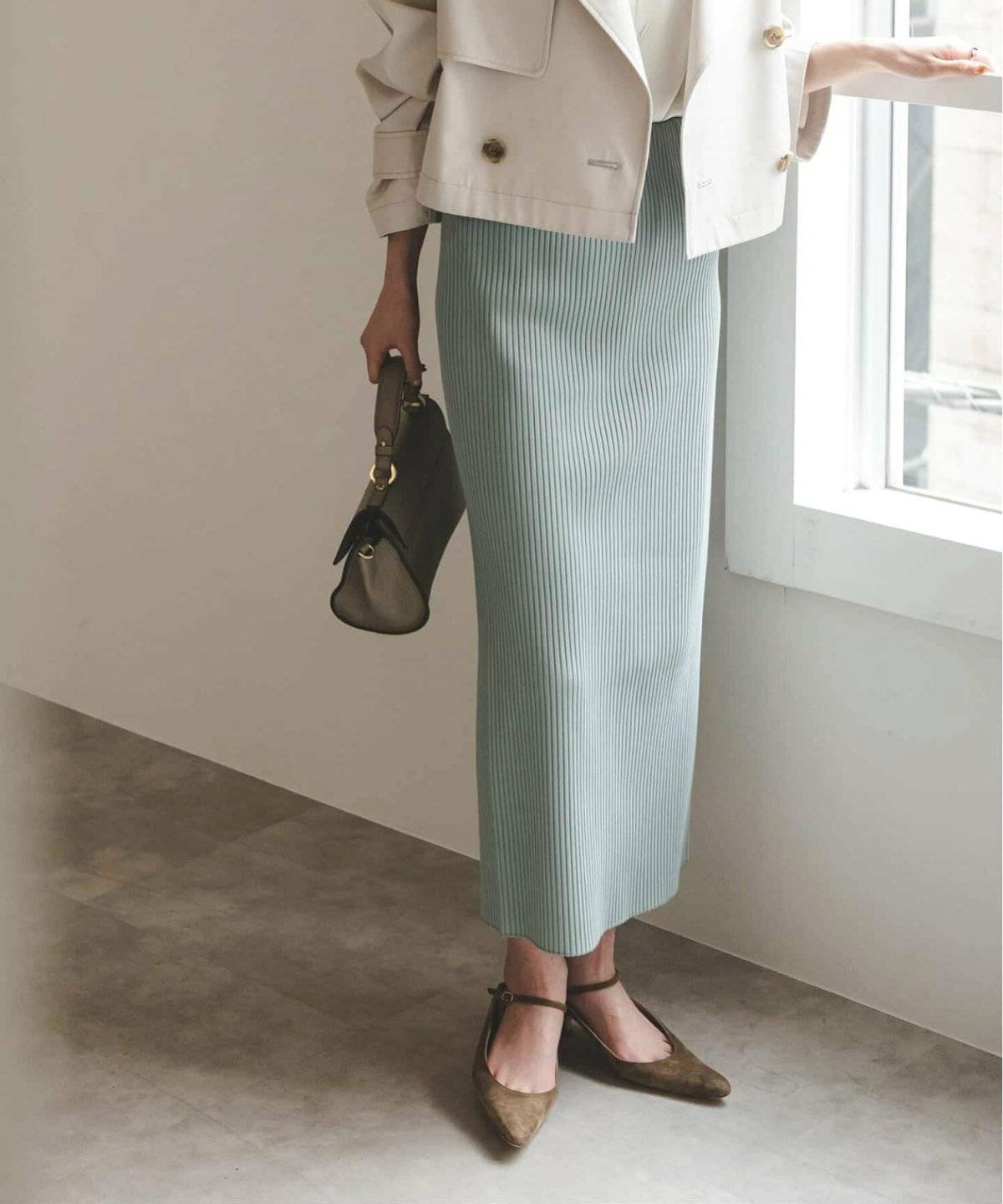 春コーデの女性