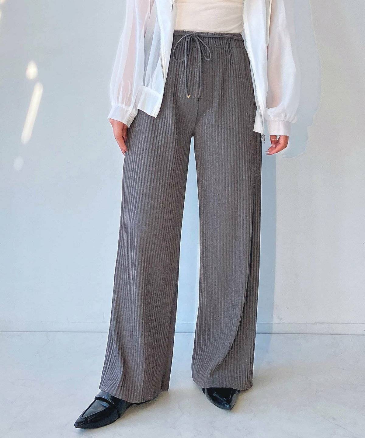 夏コーデの女性