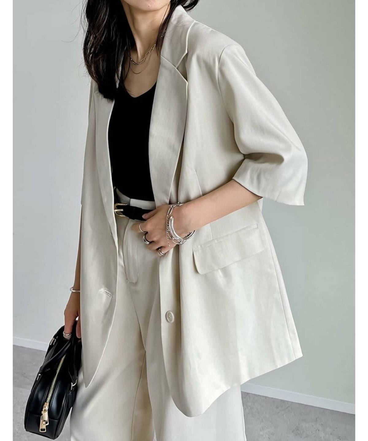 夏コーデの女性