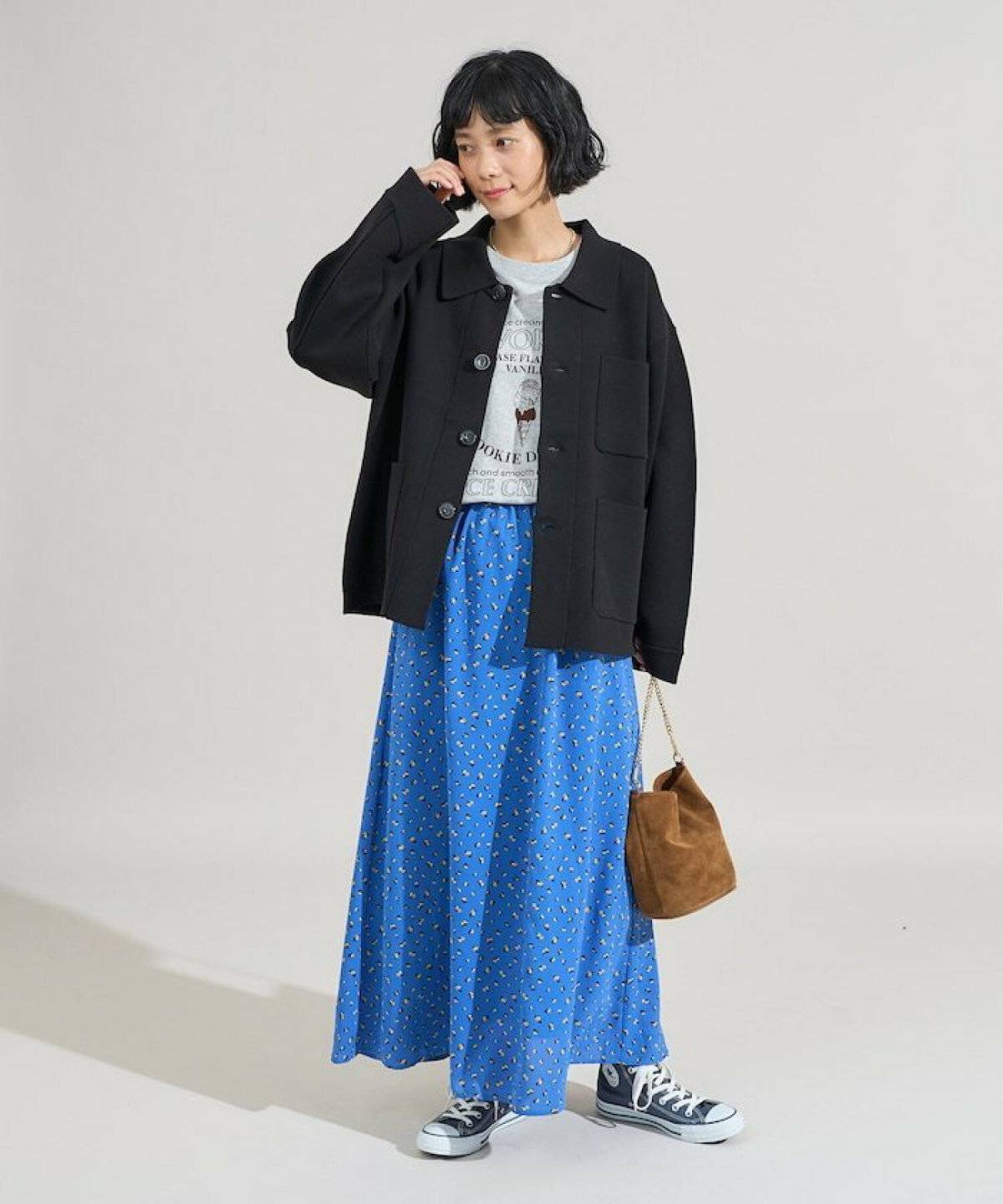 Tシャツ×ヴィヴィッドカラーなスカート