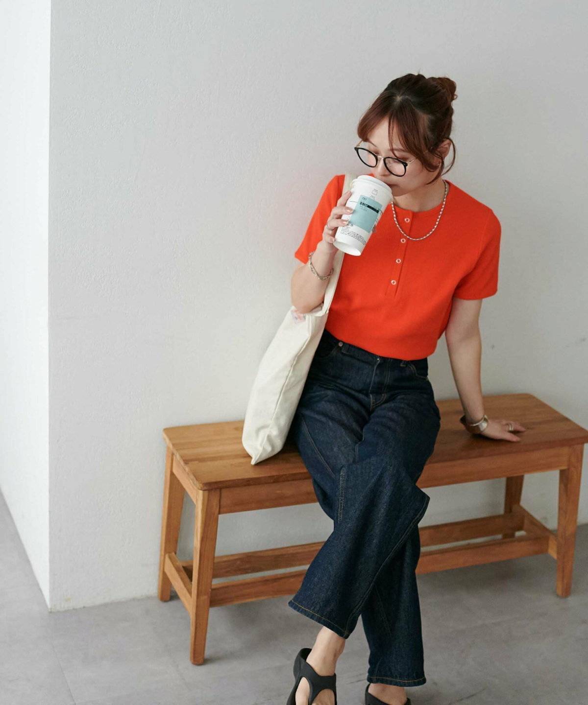 色違いのカラートップス×デニム