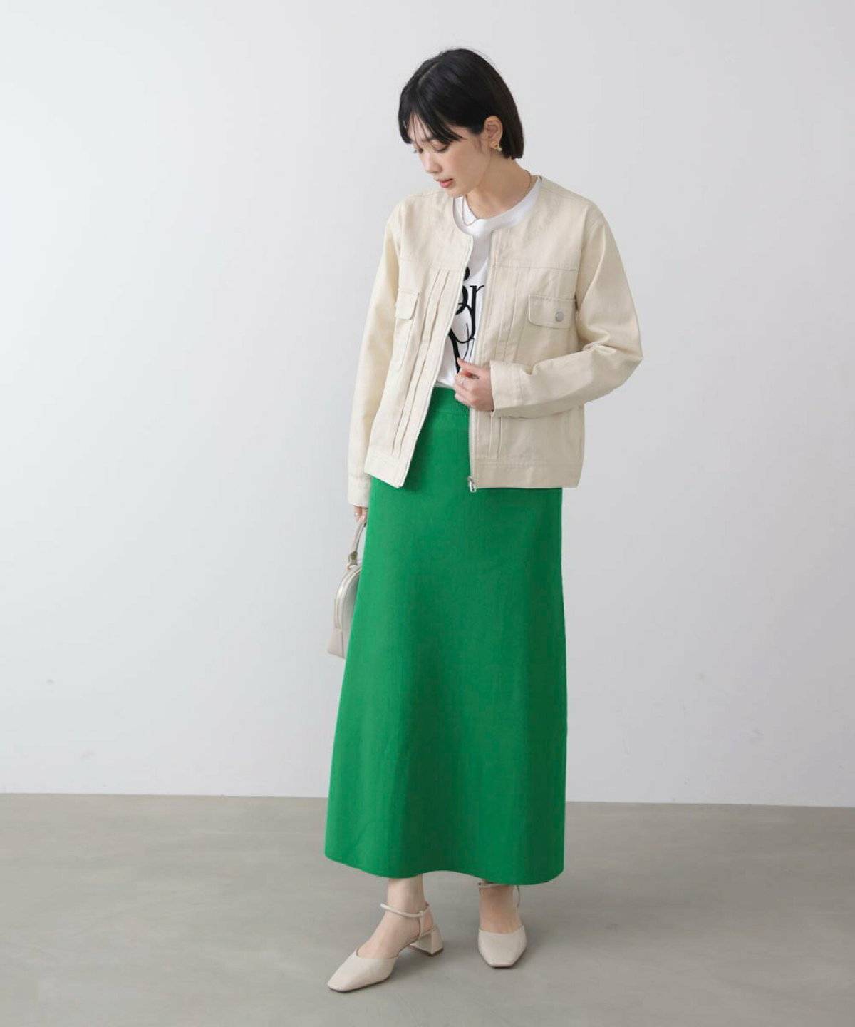 スカートコーデの女性