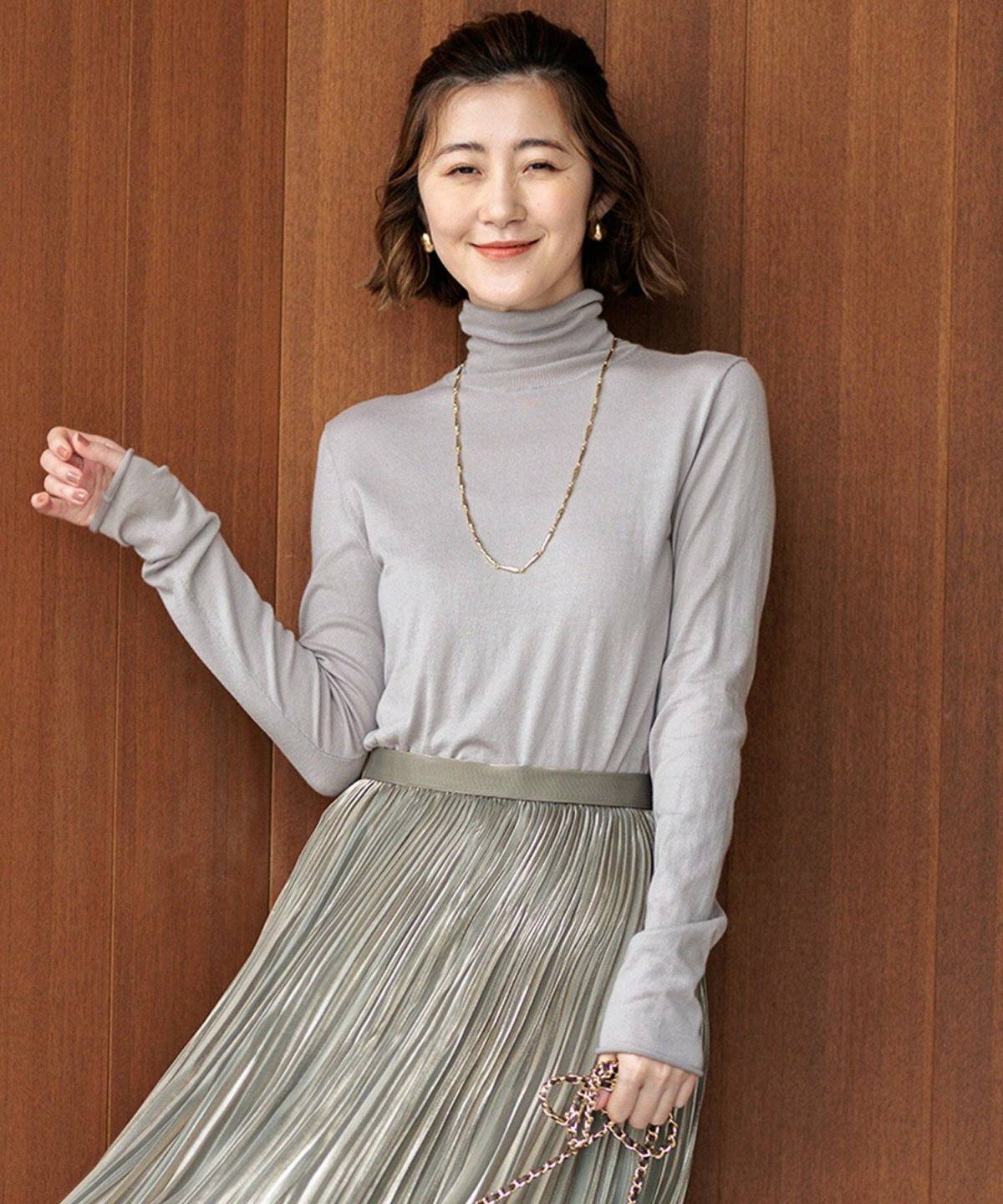 スカートコーデの女性