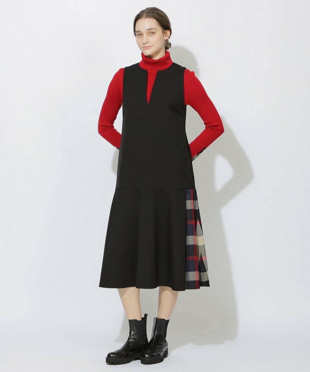 ワンピースコーデの女性