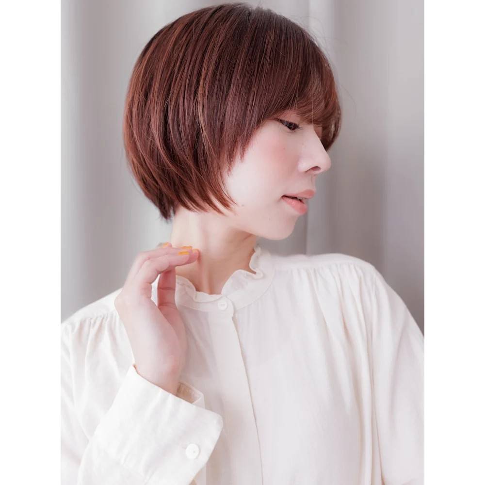 チェリーレッドの丸みショート