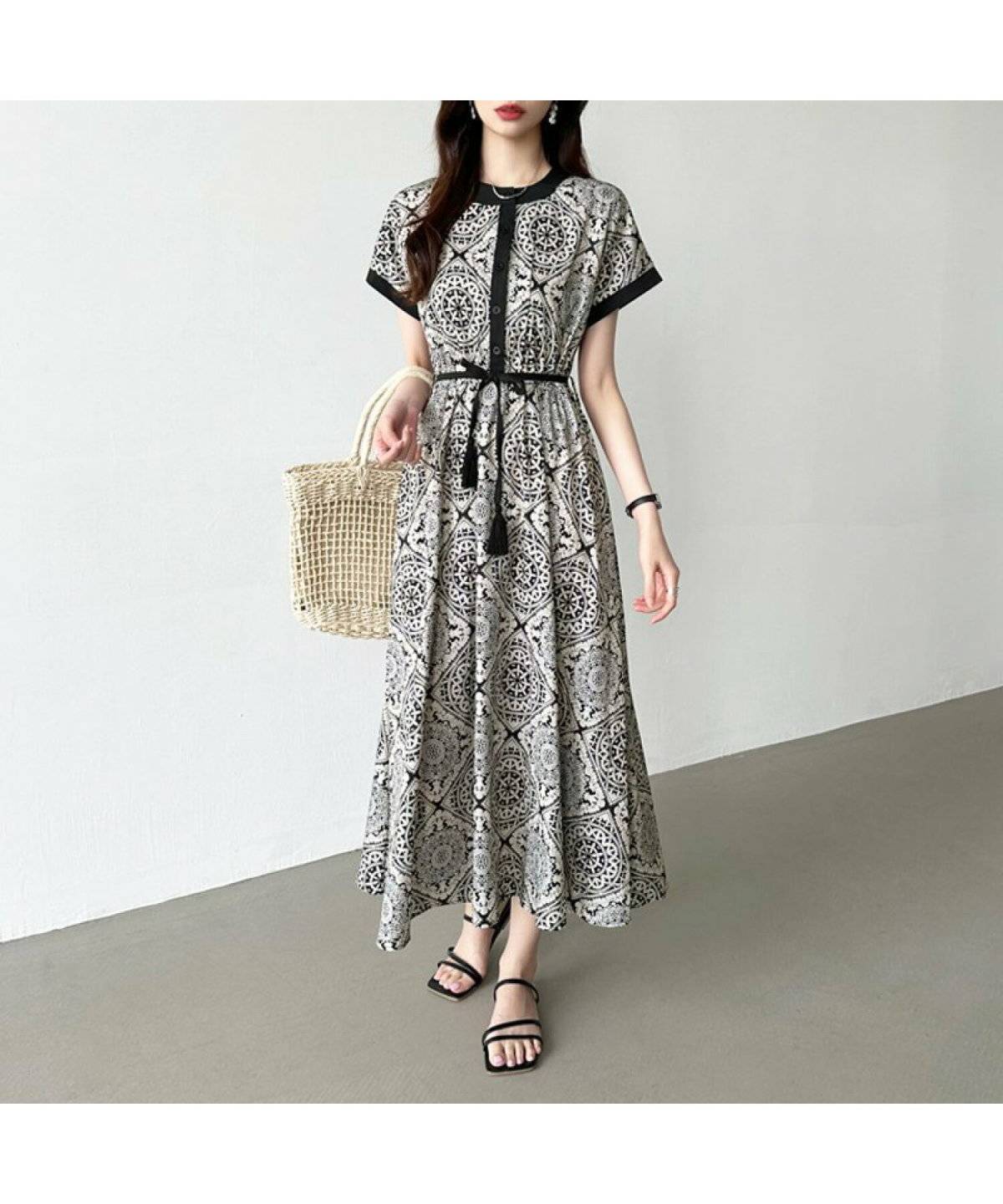 春コーデの女性