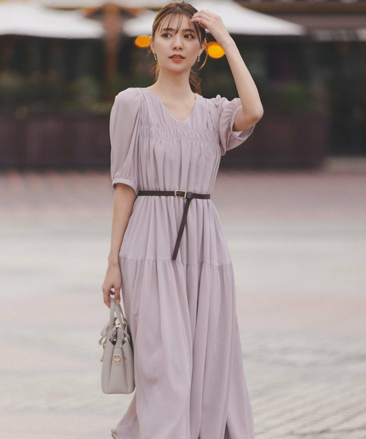 春コーデの女性