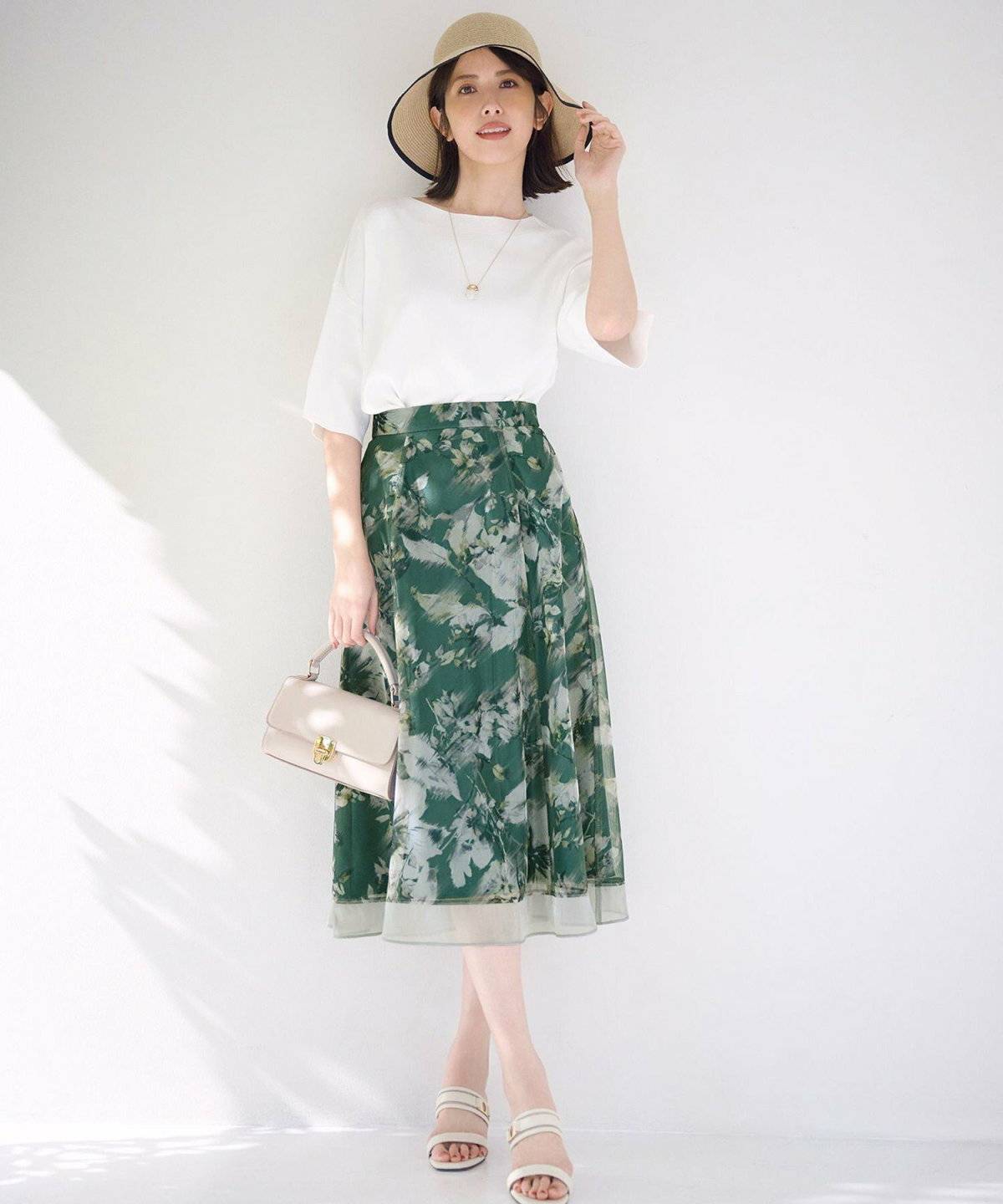 帽子をかぶった女性