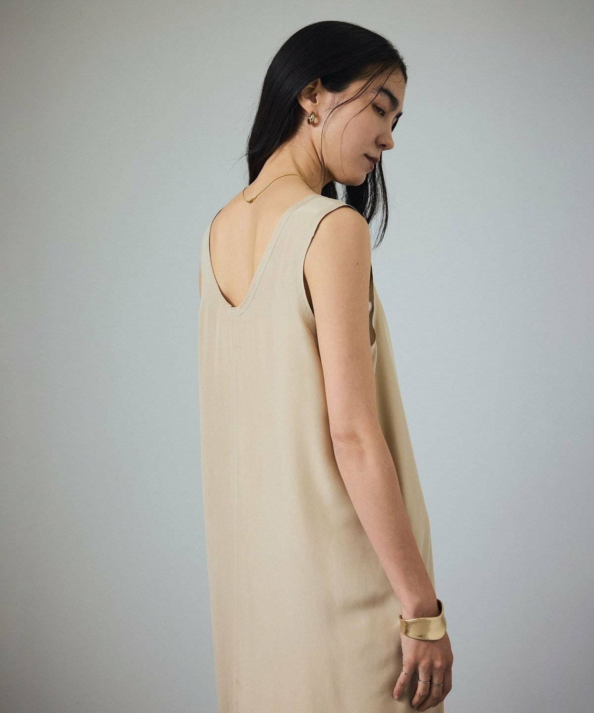 夏コーデの女性