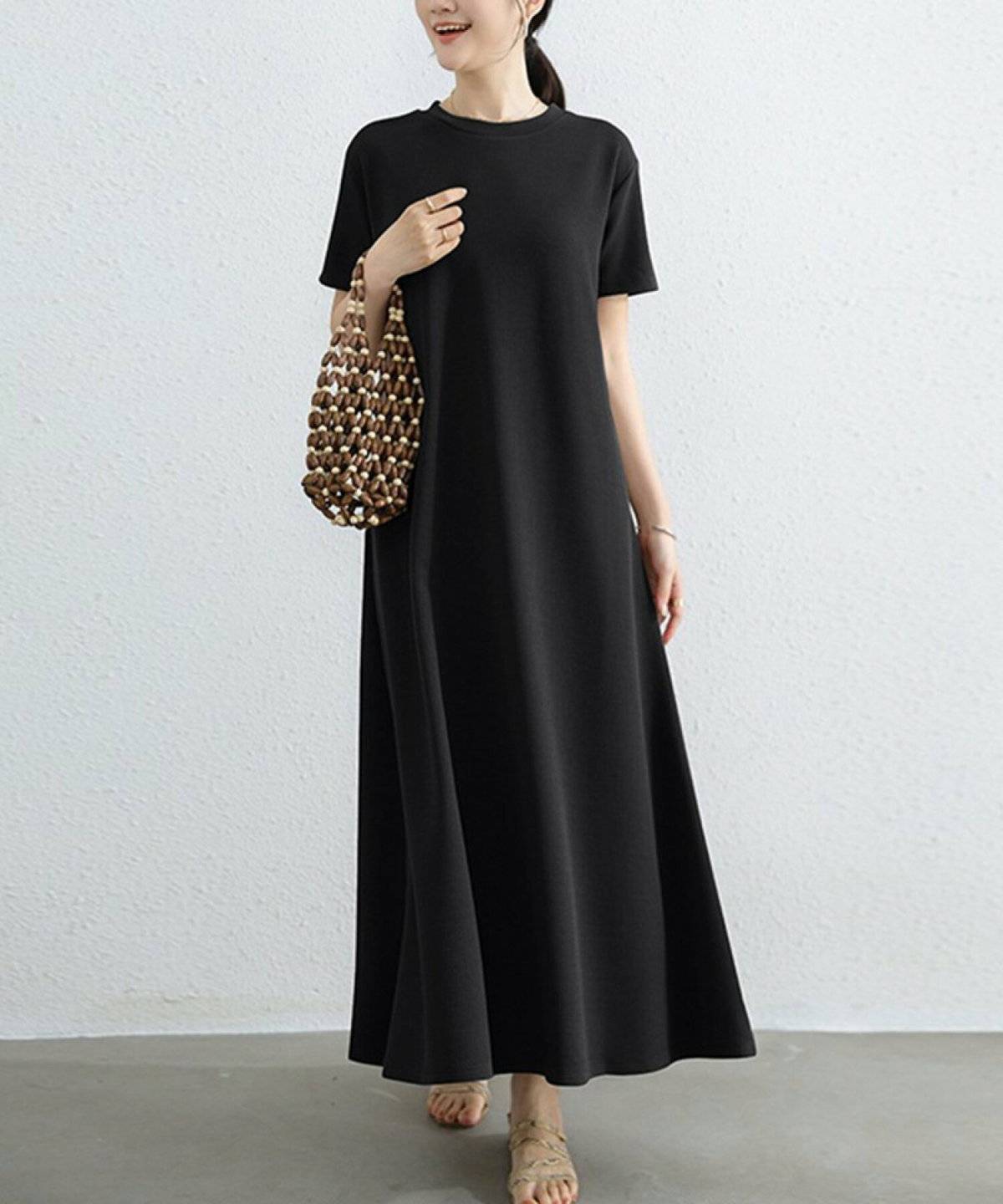 夏コーデの女性