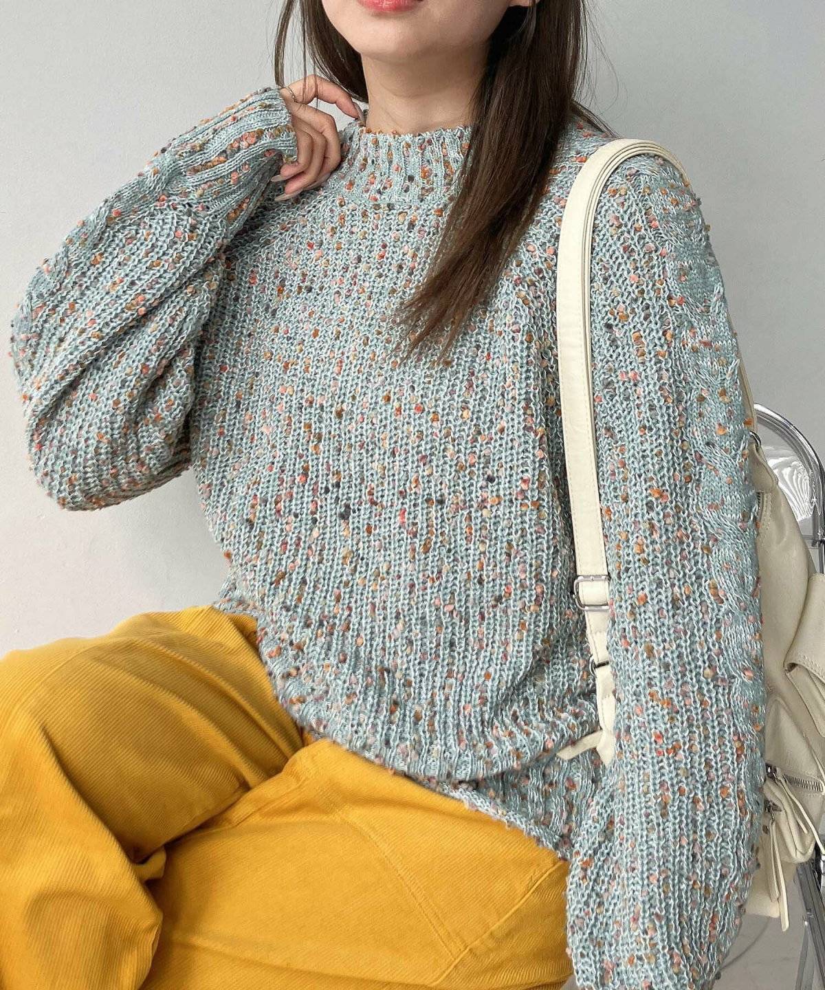 グリーン×マスタードのコーデ