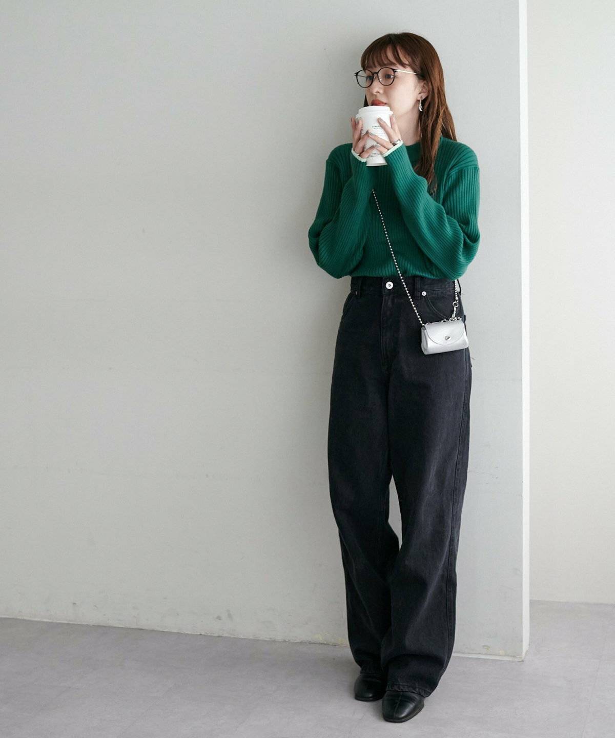 グリーン×デニムのコーデ