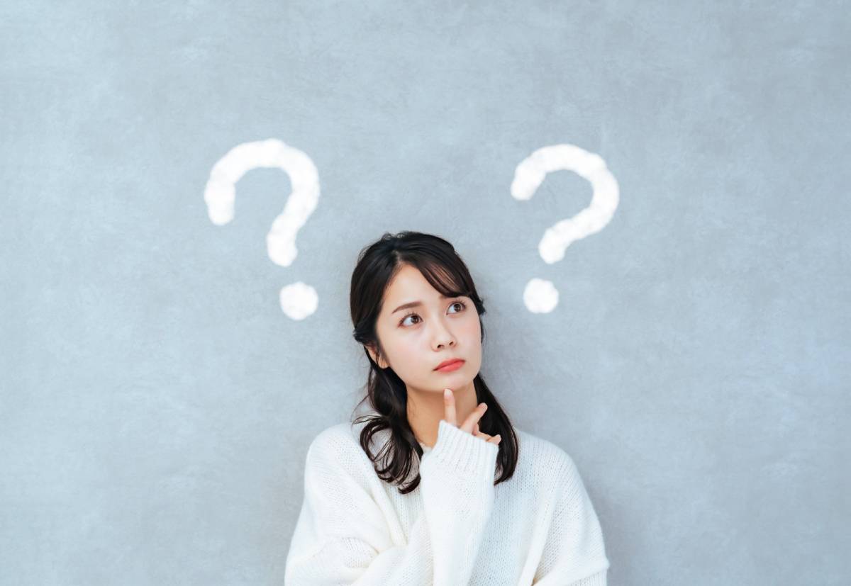 疑問を持つ女性