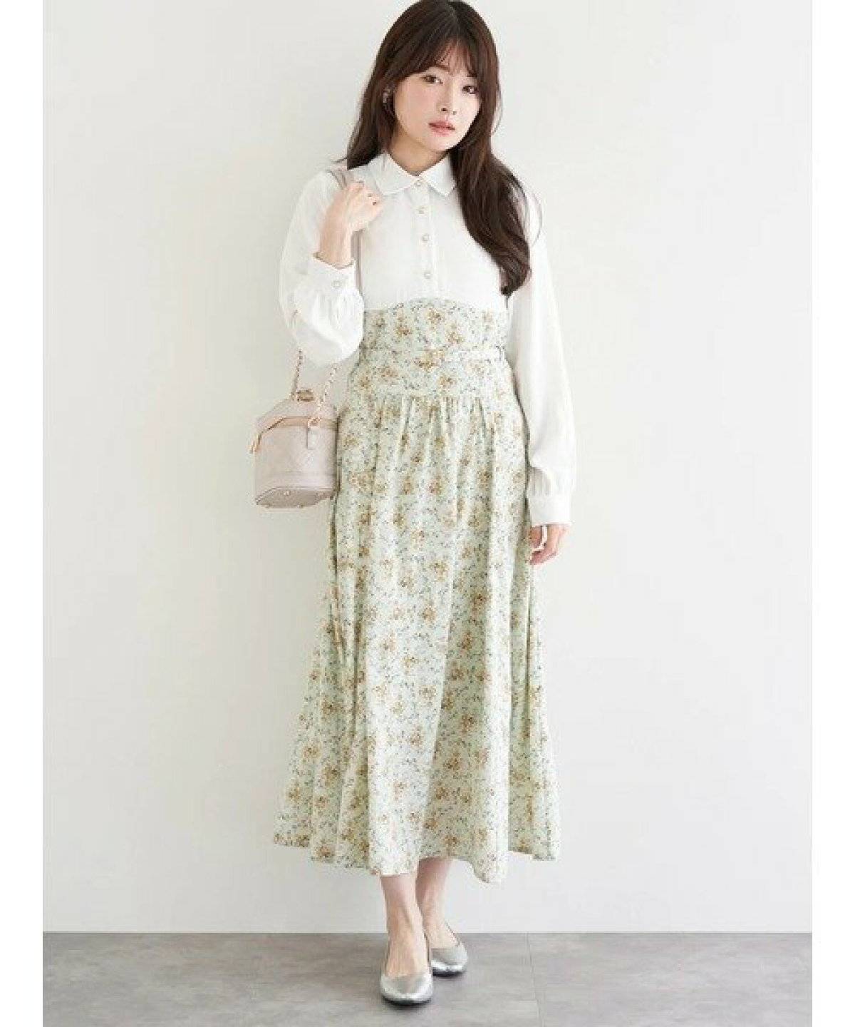 春コーデの女性