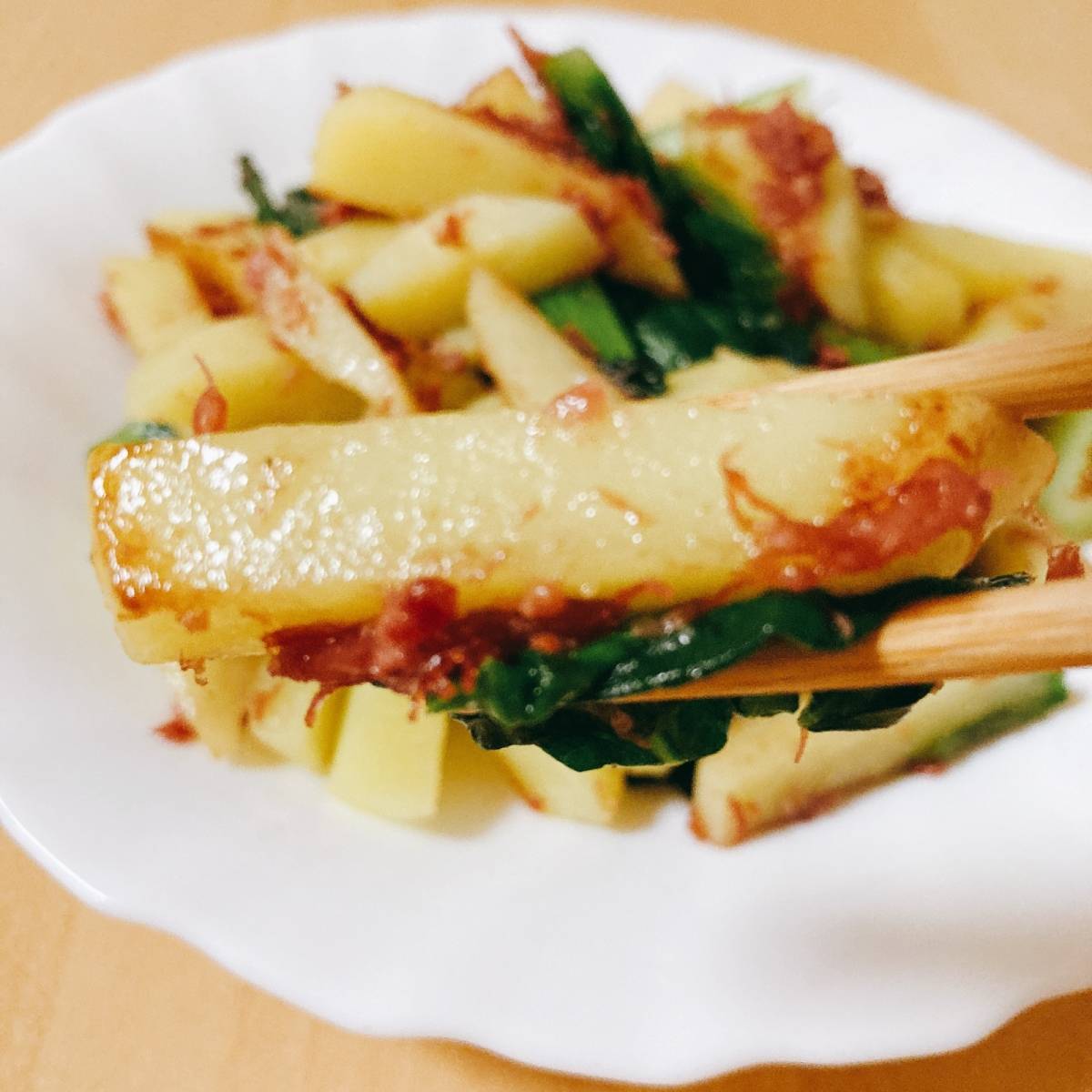 JAグループ公式の「じゃがコンビーフホウレン草のバター炒め」のレシピ