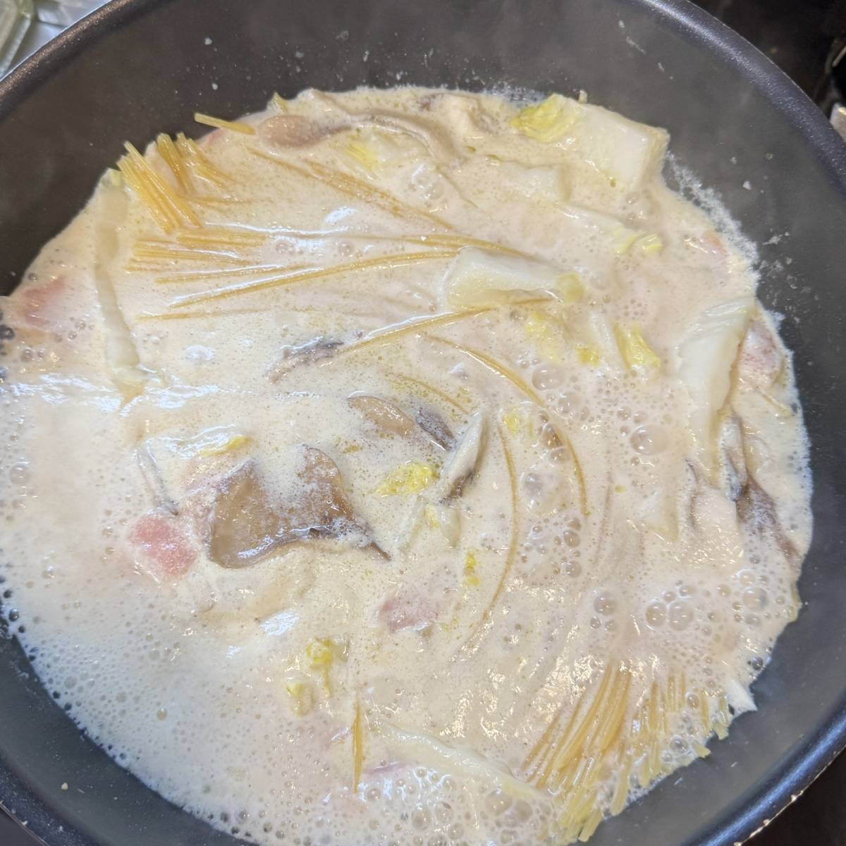 マ・マー公式の「ベーコンと白菜の豆乳スープパスタ」のレシピ