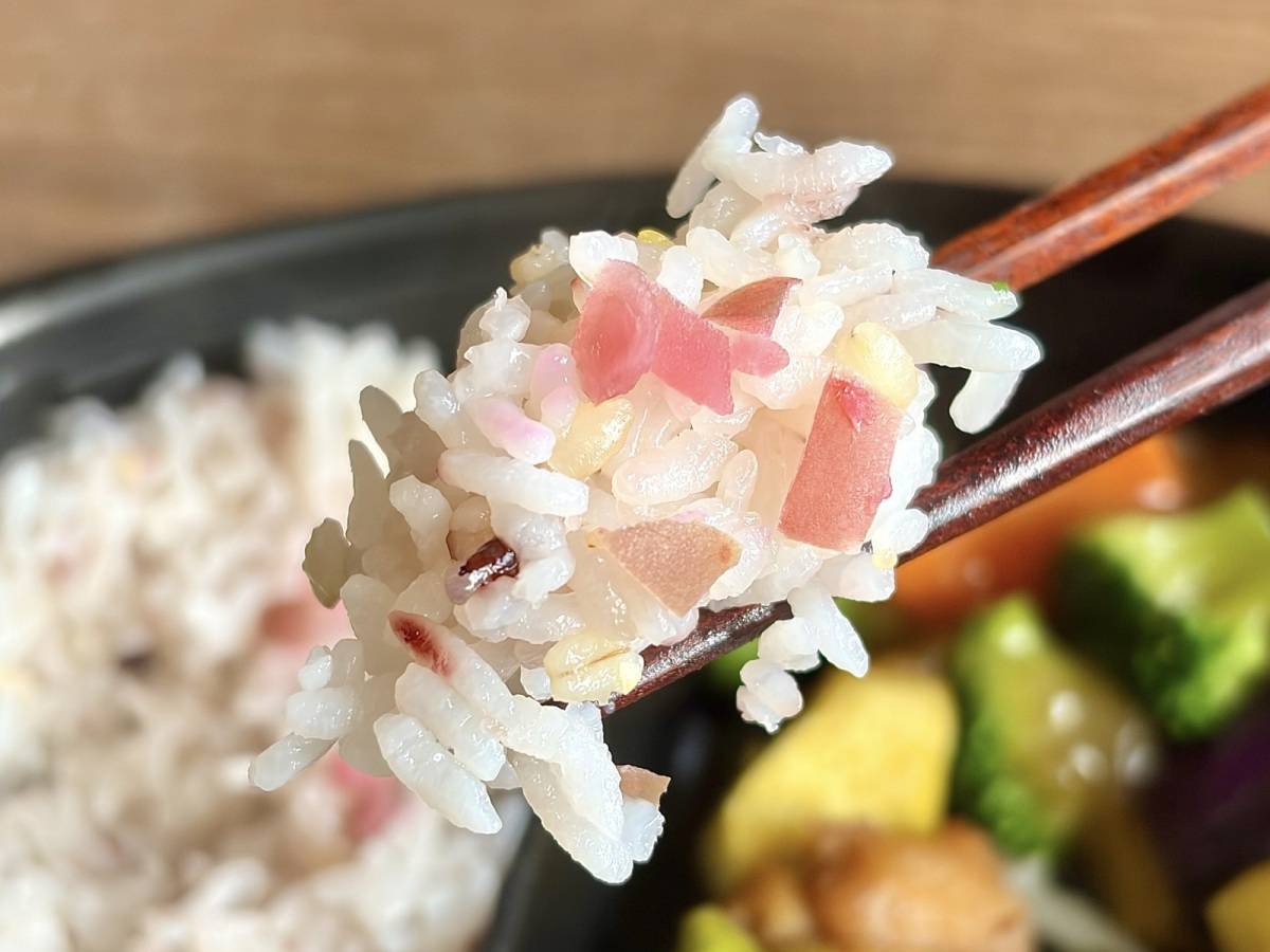 カリカリ食感の梅がよいアクセント♪