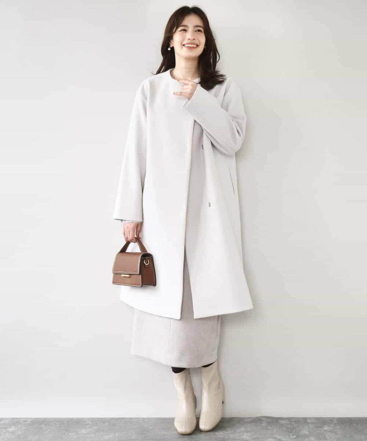 ノーカラーコート×ハイネックショートニット×ヌバックライク切替スカート