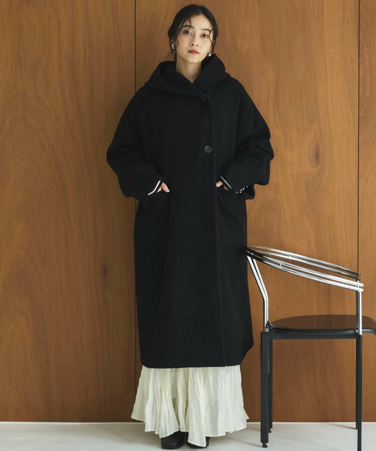 ロングコート×ハイネックニット×前ボタンチェックロングスカート