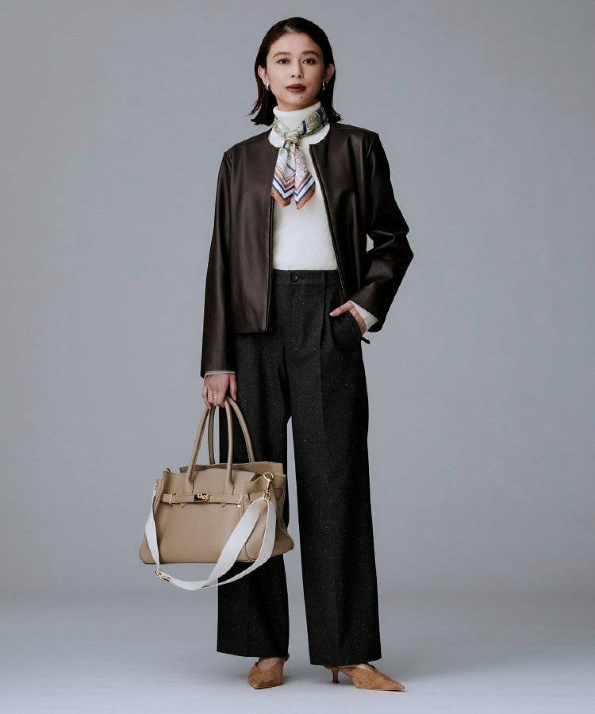 レザージャケット×チェック柄テーパードパンツ