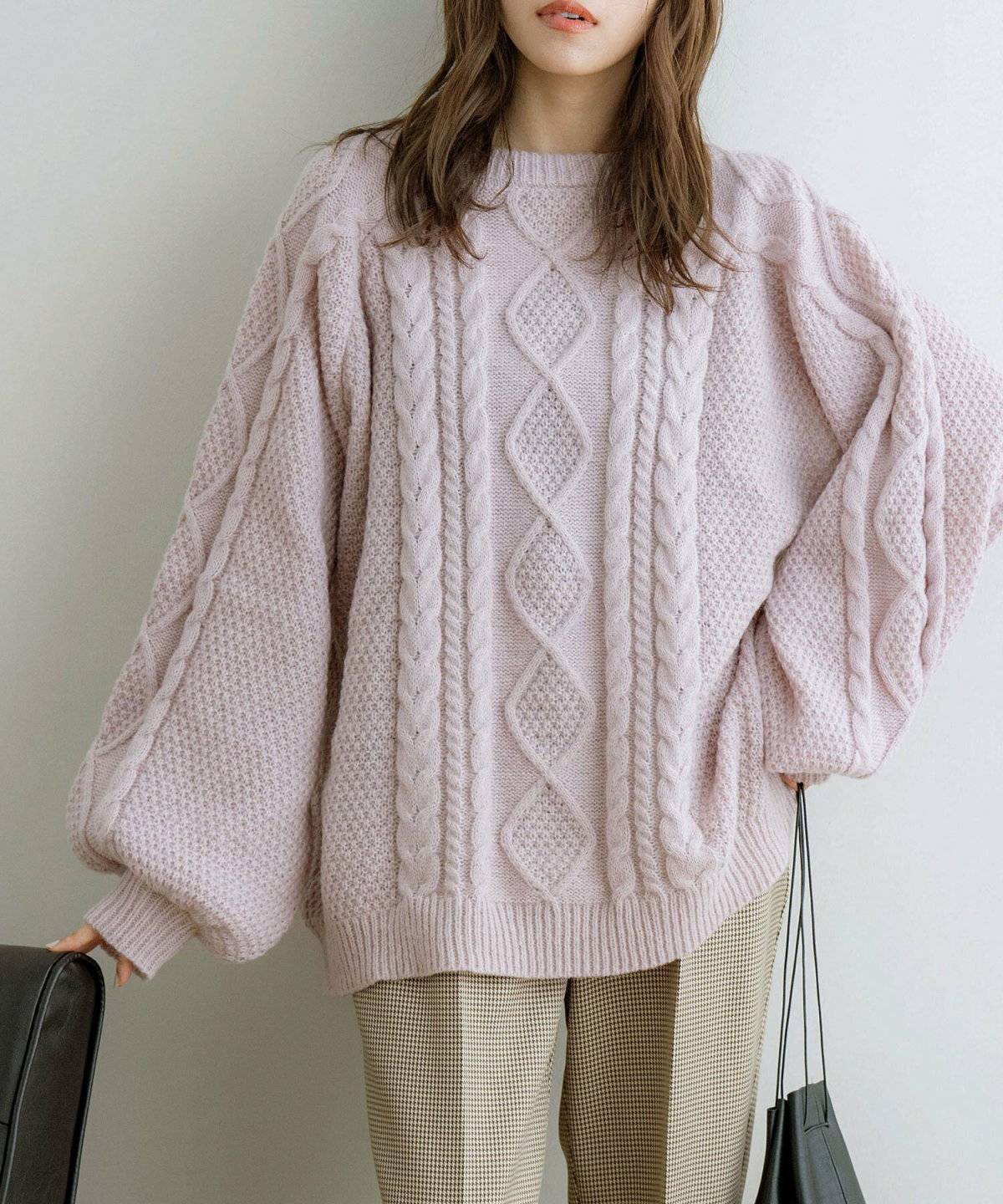 オーバーサイズケーブルニットプルオーバー×スキニーパンツ