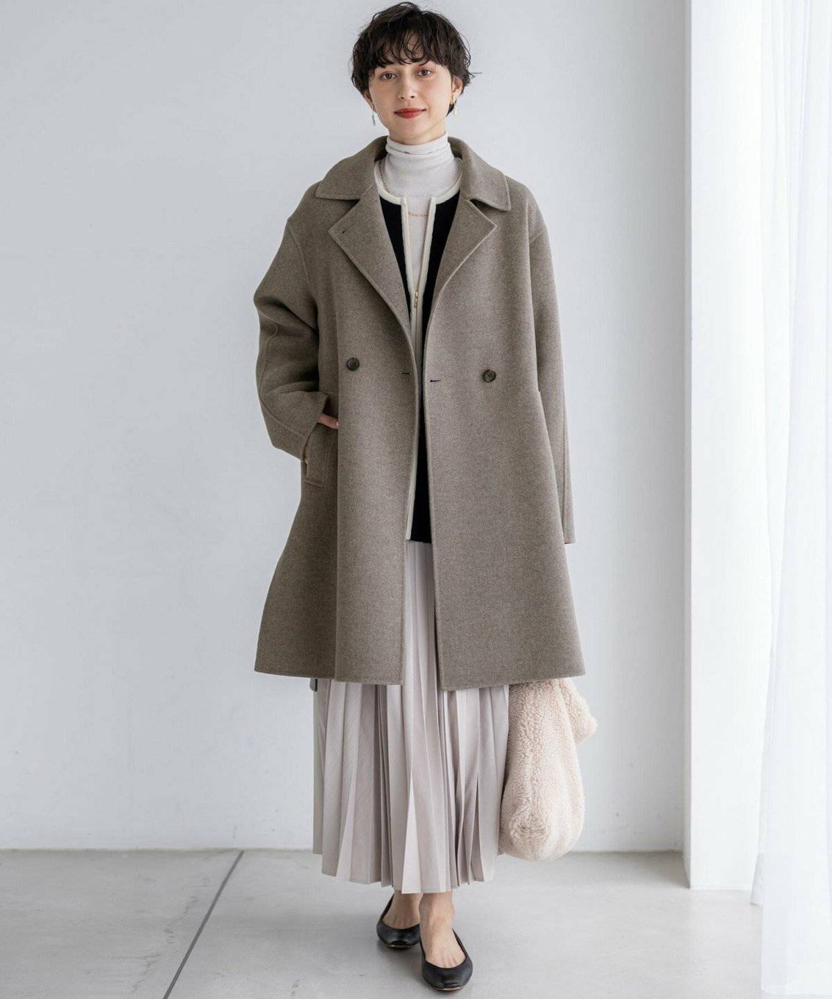 チェスターコート×カットソー×プリーツスカート