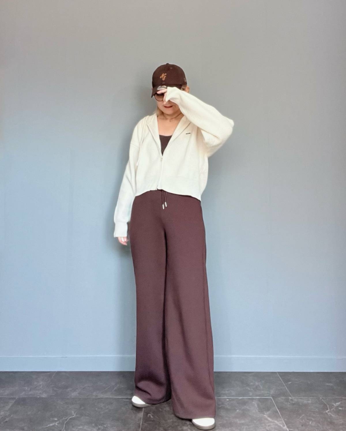 パーカー×スウェットパンツ