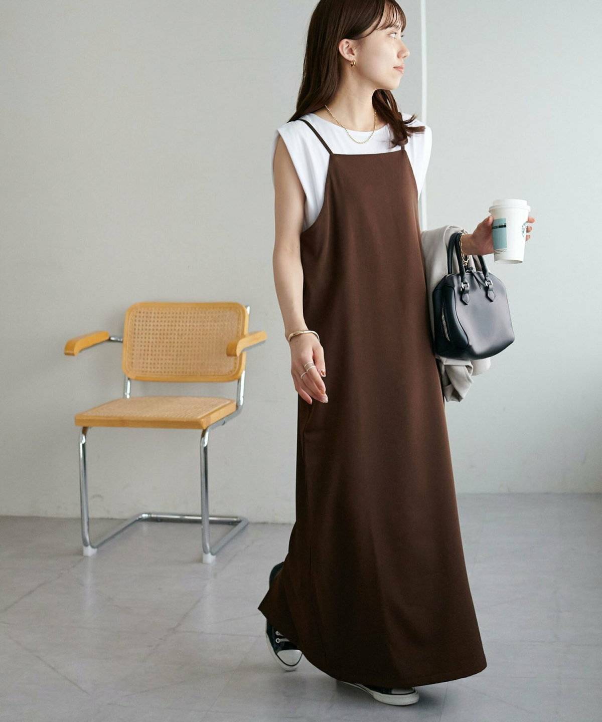 夏コーデの女性