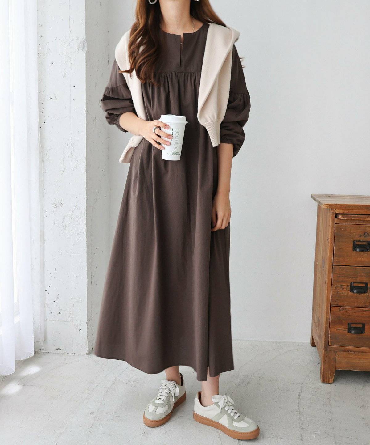 夏コーデの女性