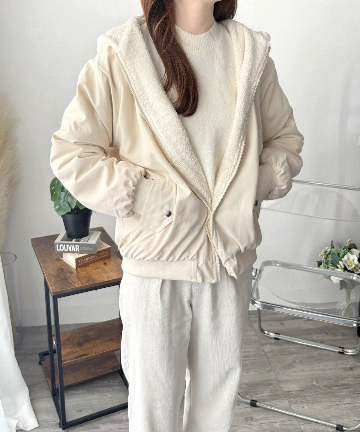 ホワイトボアパーカーコーデ