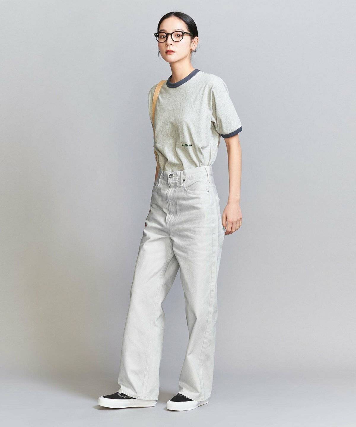 オールホワイトロゴTシャツコーデ