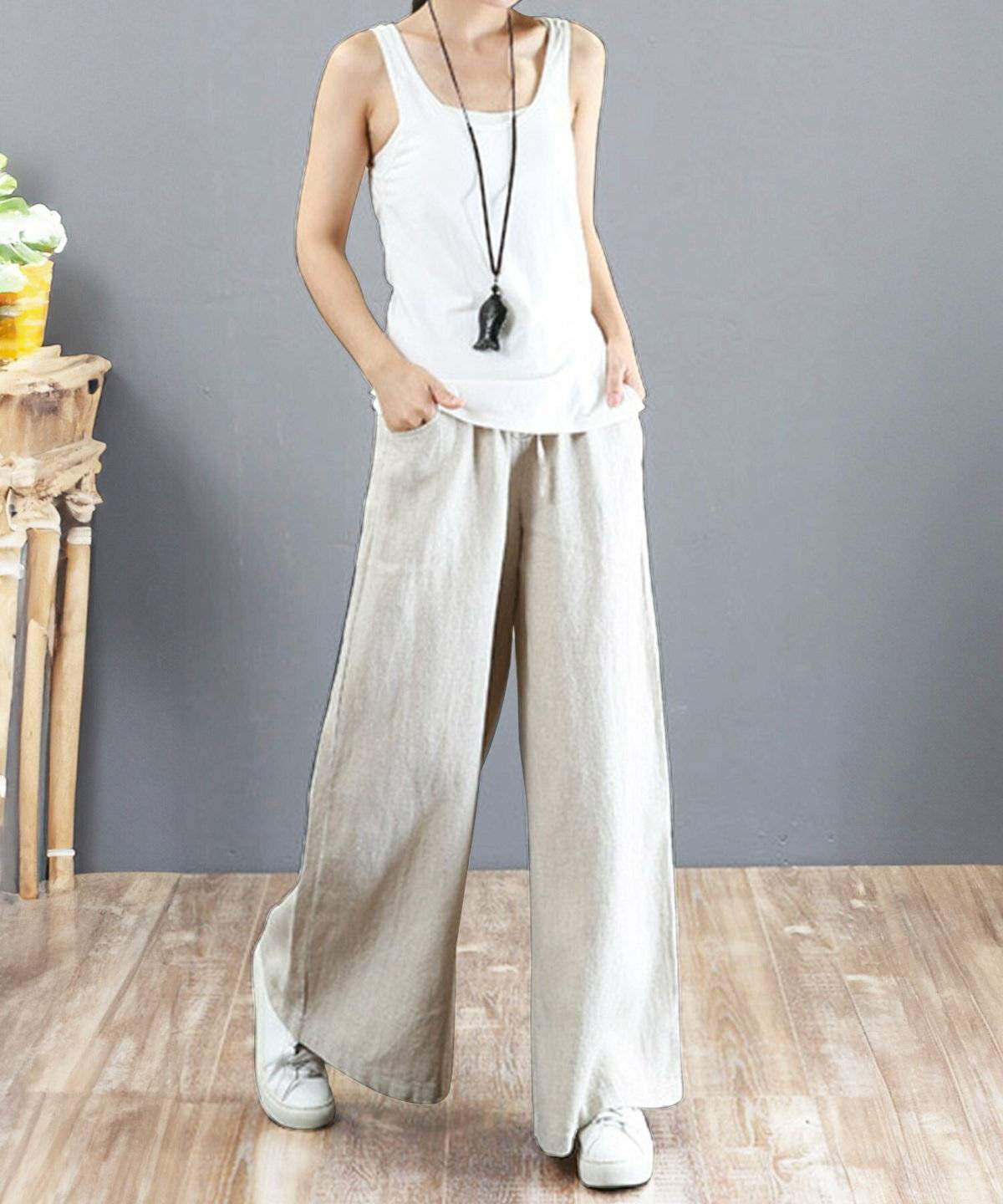 オールホワイトワイドパンツコーデ