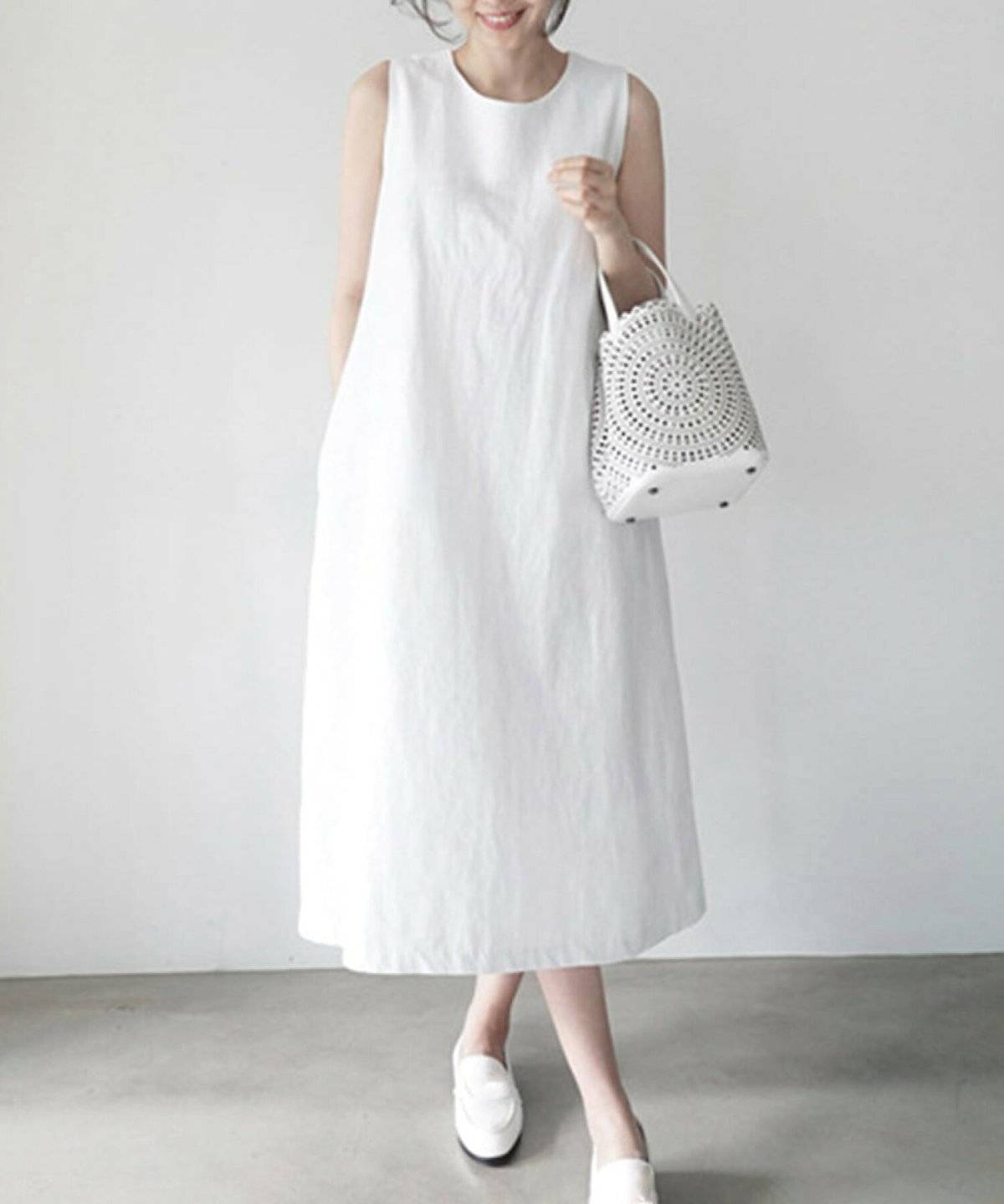 ホワイトノースリーブワンピースコーデ