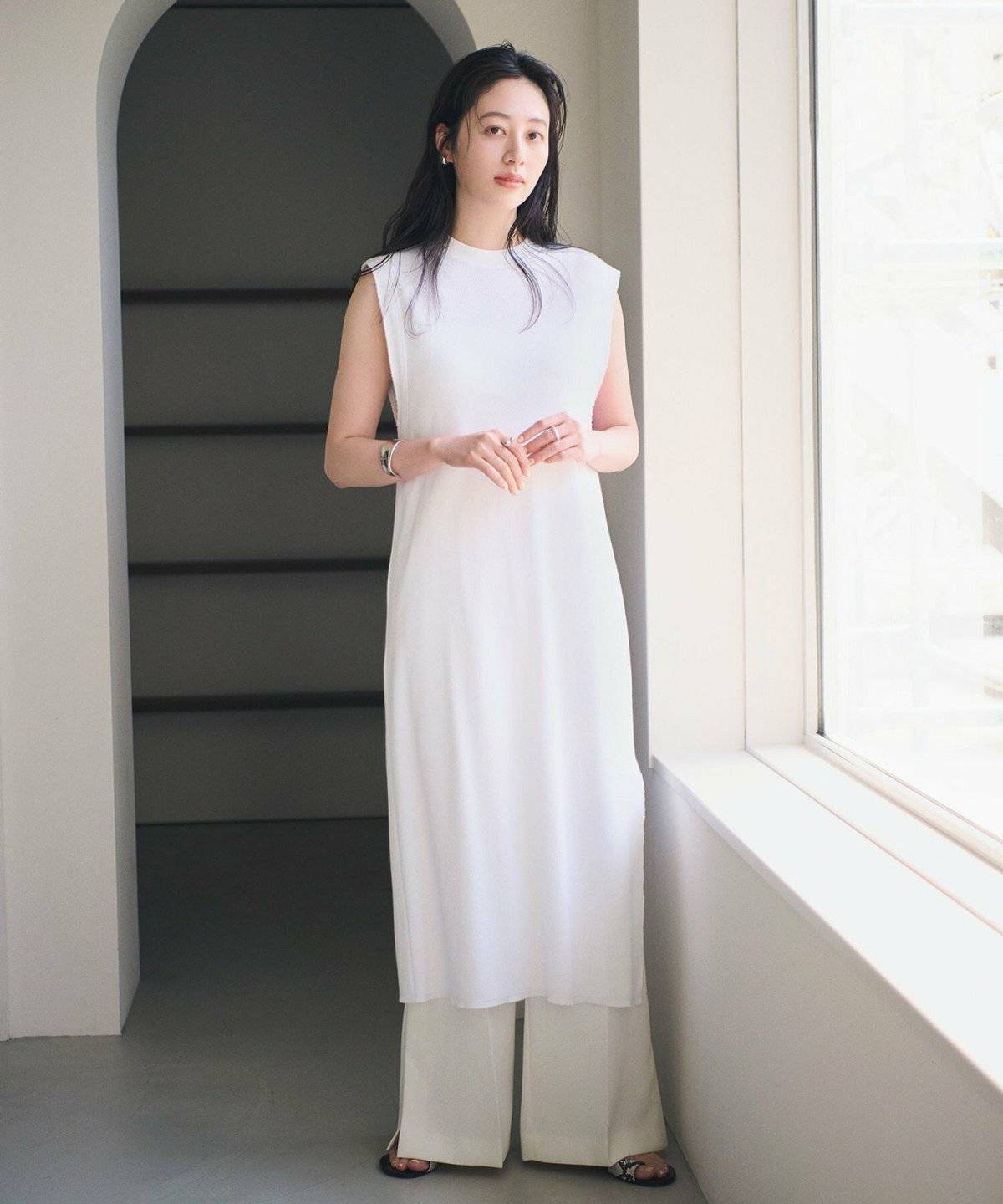 ホワイトワイドパンツコーデ