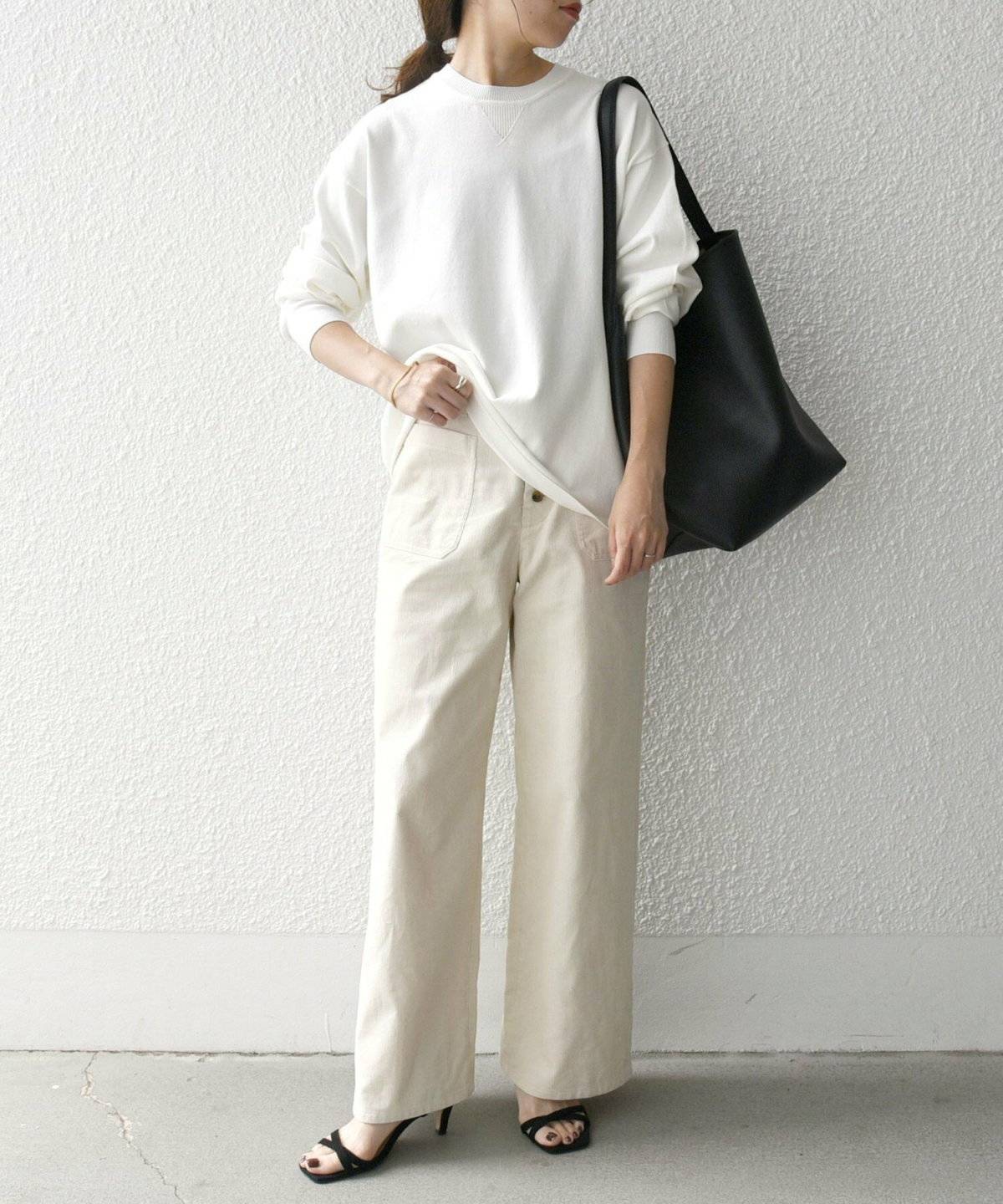 ホワイトベストニットコーデ