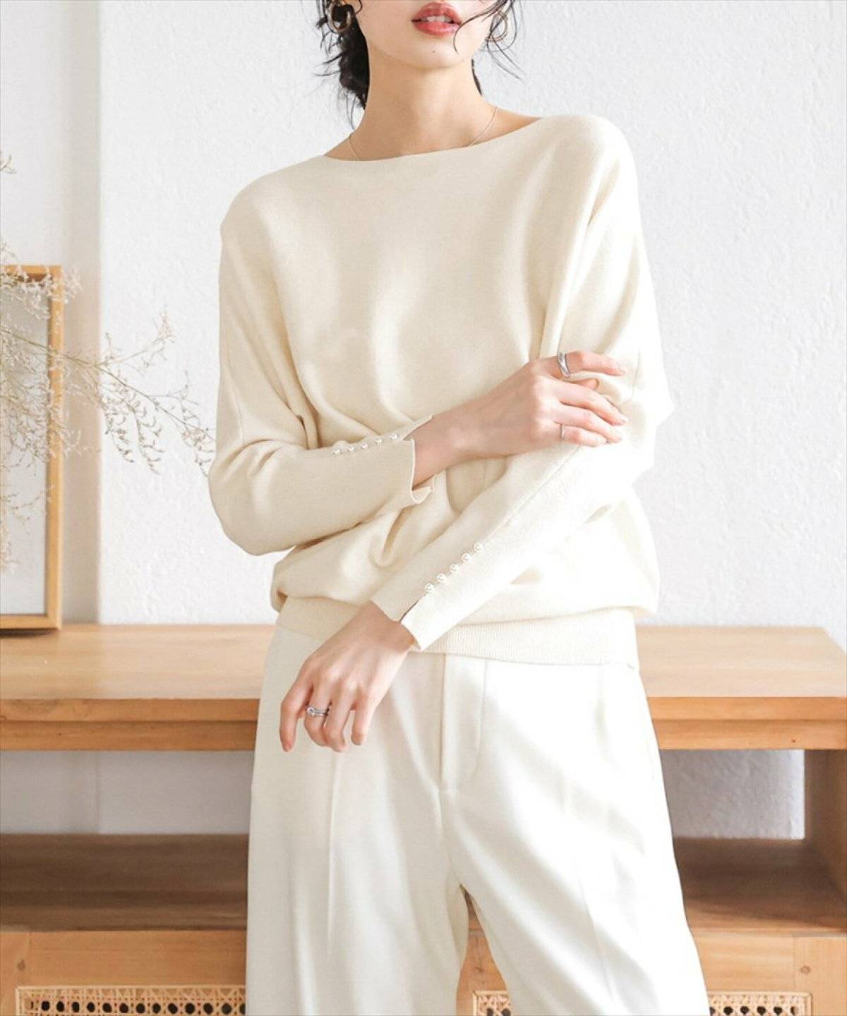 ホワイトドルマンニットコーデ